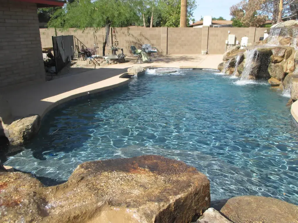 Pool coping repair in Glendale AZ with travertine, brick, and stone options | Call (623) 340-1422 for a free estimate